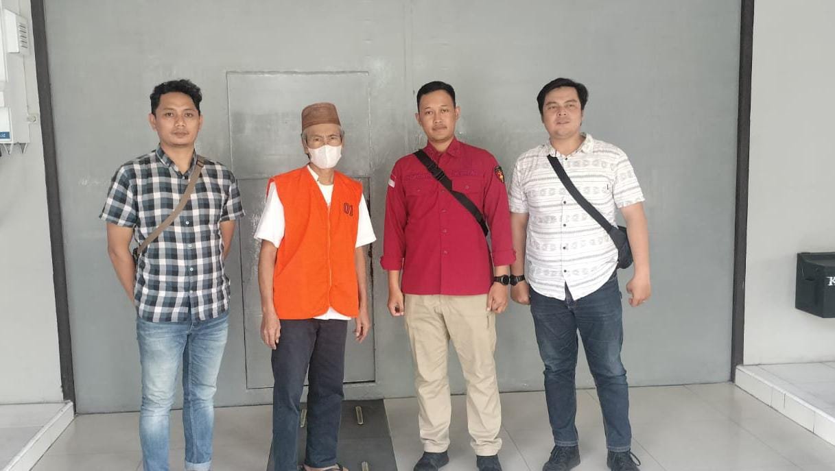 Polisi Serahkan Tersangka Kasus Dugaan Korupsi dan Pencucian Uang PUPR ke Kejari Pontianak