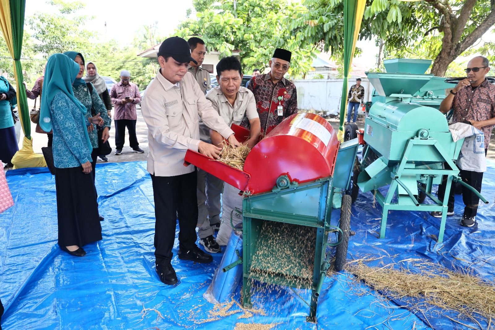 Pemkot Pontianak Salurkan Bantuan Alsintan Guna Tingkatkan Motivasi dan Produktivitas Pertanian