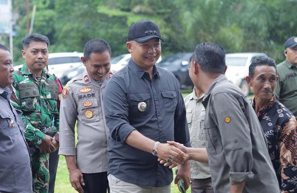 Safari Natal 2025 Jadi Momentum Bupati Alexander Lihat Langsung Kondisi Infrastruktur