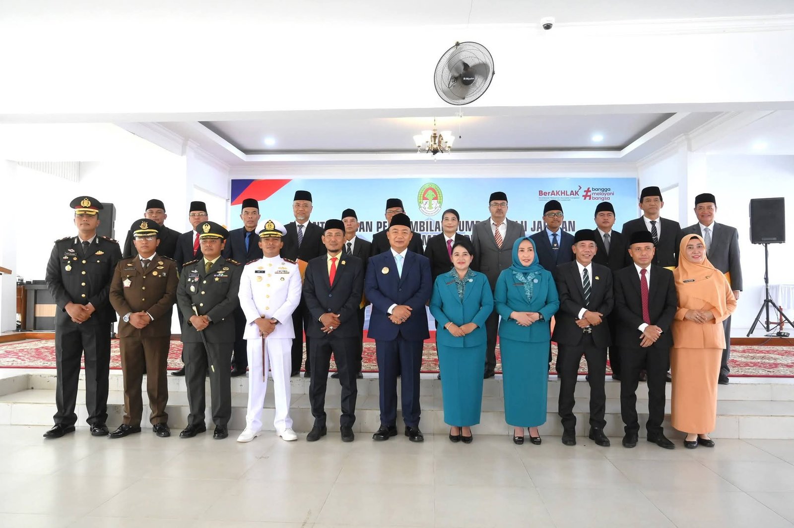 Awal 2026, Alexander Wilyo Resmi Lantik 12 Pejabat Manajerial Pemkab Ketapang