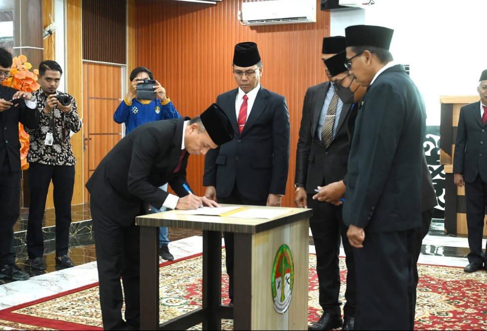 Sekda Ketapang Pimpin Pelantikan 15 Pejabat Administrator dan Pengawas