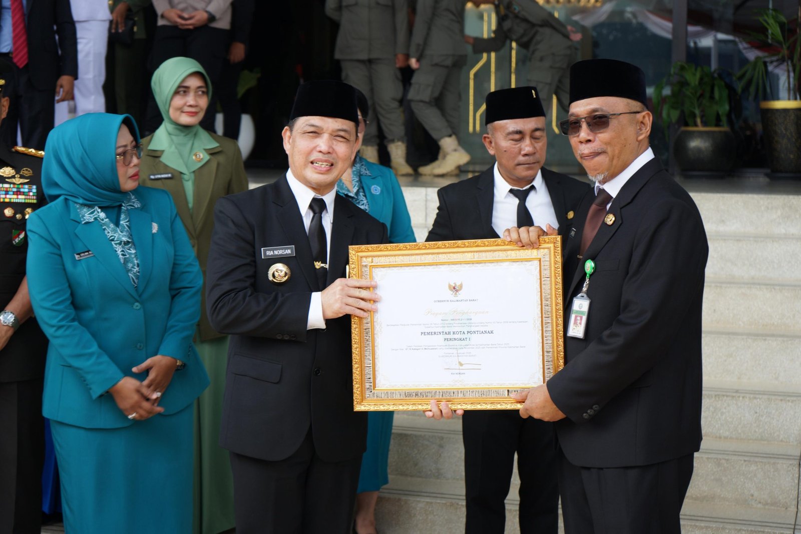 Pemkot Pontianak Boyong Dua Penghargaan di HUT Pemprov Kalbar 2026
