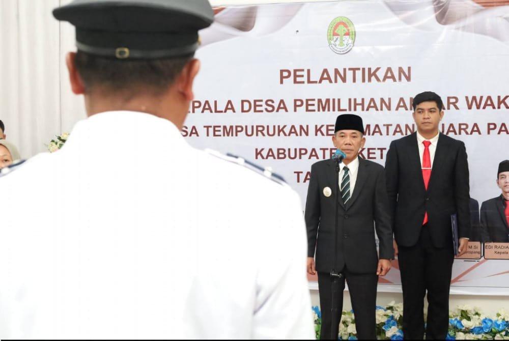 Jamhuri Lantik PAW Kepala Desa Tempurukan