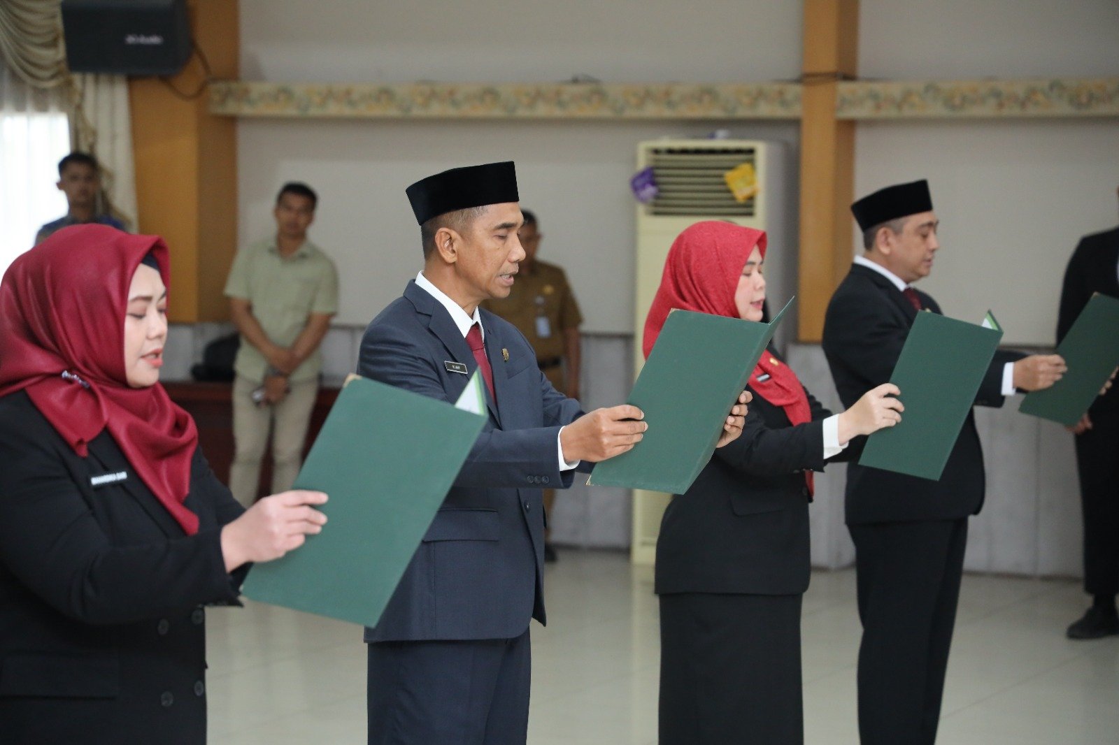 Lantik Empat Kadis dan Satu Staf Ahli, Edi Kamtono Berikan Pesan Khusus