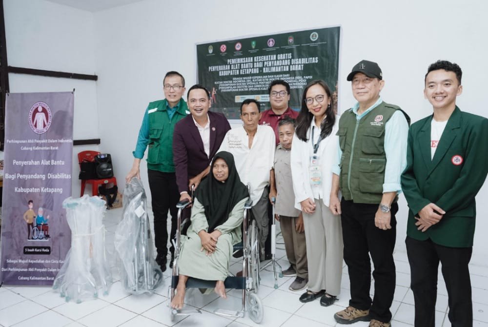 PAPDI Kalbar Salurkan Alat Bantu Bagi Penyandang Disabilitas di Ketapang