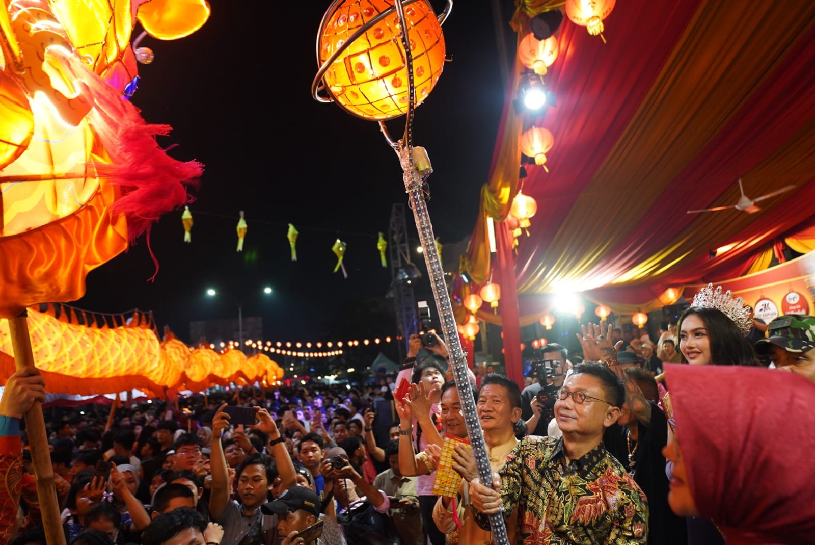 49 Naga Bersinar Meriahkan Puncak Cap Go Meh di Pontianak