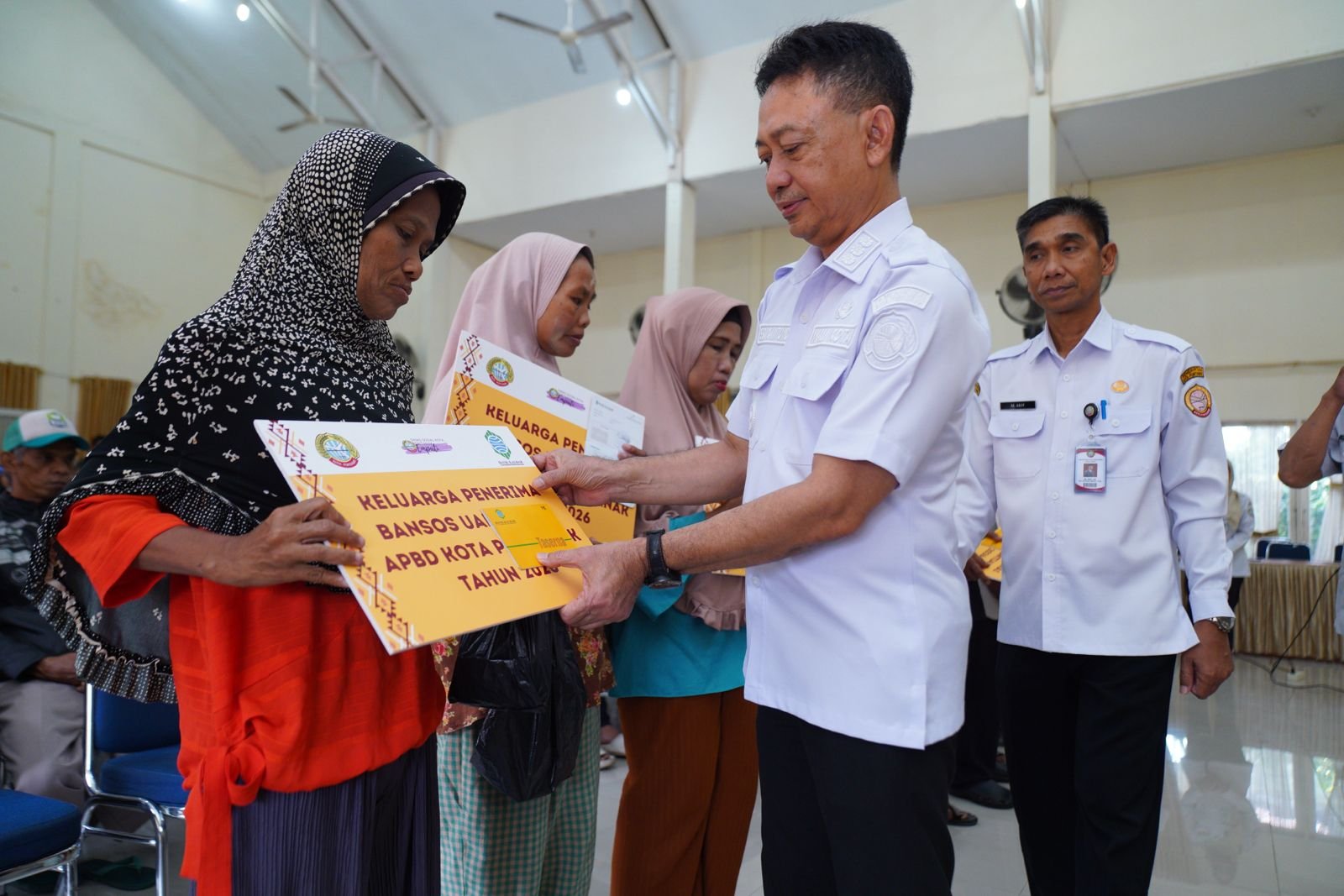 Pemkot Pontianak Salurkan Bansos Tunai Pelengkap Program Perlindungan Sosial