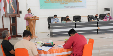 Bupati Kayong Utara, Citra Duani pada saat membuka kegiatan Sosialisasi Tim Pengawasan Orang Asing (Tim Pora) Tingkat Kabupaten Kayong Utara, di Aula Istana Rakyat (Pendopo Bupati), Kamis (26/08/2021).