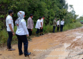Walikota Singkawang, Tjhai Chui Mie melakukan blusukan ke Kelurahan Nyarumkop Kecamatan Singkawang Timur, Rabu (25/08/2021), dalam rangka meninjau dan melakukan pengecekan jalan yang akan diperbaiki di wilayah Mantoman.