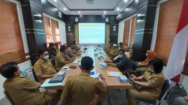 Keterangan foto: Rapat persiapan kepanitiaan Musabaqah Tilawatil Quran (MTQ) ke XXIX tingkat Provinsi Kalimantan Barat, di Ruang Rapat Asisten Sekretariat Daerah Kabupaten Sintang, Senin (30/08/2021).