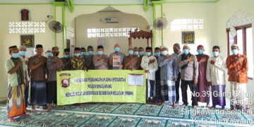 Satbinmas Polres Singkawang melaksanakan Safari Jumanji di Masjid Al Muhajirin, Jalan Sejati Kelurahan Sedau Kecamatan Singkawang Selatan, Jumat (27/08/2021).