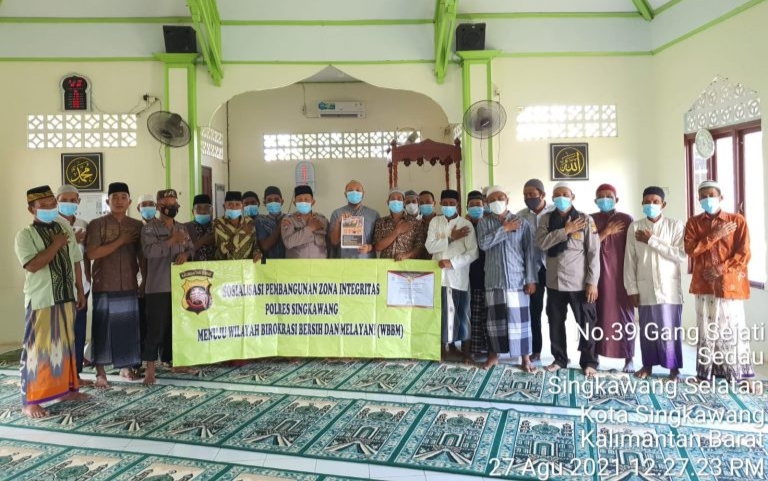 Satbinmas Polres Singkawang melaksanakan Safari Jumanji di Masjid Al Muhajirin, Jalan Sejati Kelurahan Sedau Kecamatan Singkawang Selatan, Jumat (27/08/2021).