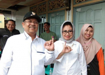 Bekas Bupati Kutai Timur, Ismunandar dan bekas Ketua DPRD Kutai Timur, Encek Unguria Riarinda. (Istimewa)