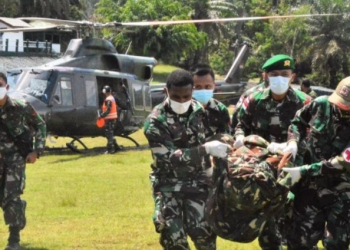 Seorang prajurit TNI gugur dalam pelaksanaan evakuasi salah satu tenaga kesehatan atau Nakes dari kekejaman Kelompok Separatis Teroris (KST). (Dok.Pendam XVII Cenderawasih/Istimewa)
