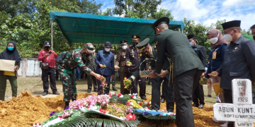 Sertu (Anumerta) Ambrosius Apri Yudiman sudah dimakamkan secara militer di Taman Makam Pahlawan Kusumalaya Nanga Merakai Kecamatan Ketungau Tengah Kabupaten Sintang, pada Minggu, 5 September 2021