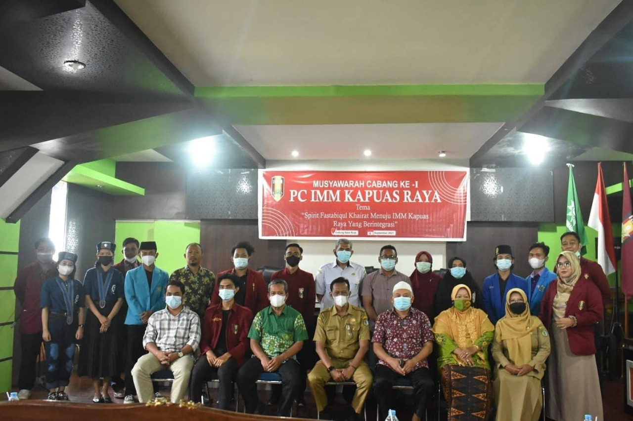 Bupati Sintang yang diwakili oleh Staf Ahli Bupati Sintang Bidang Perekonomian, Pembangunan, dan Keuangan, Igor Nugroho, membuka pelaksanaan Musyawarah Cabang Ke I Pengurus Cabang Ikatan Mahasiswa Muhammadiyah (IMM) Kapuas Raya, Senin (06/09/2021)