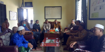 Keterangan foto: Komisi III DPRD KKU saat melakukan Kunjungan Kerja (Kunker) di Desa Simpang Tiga, Senin (06/08/2021). (Kamiriluddin)