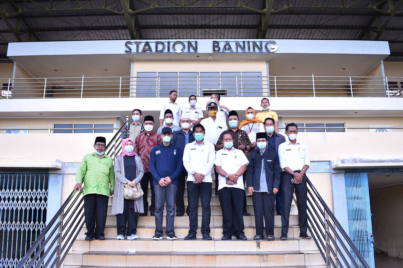 Ketua Umum LPTQ Provinsi Kalbar, Brigjend Pol (Purn) H Andi Musa dan rombongan bersama panitia daerah Kabupaten Sintang berfoto bersama usai meninjau sejumlah titik lokasi yang akan dijadikan penyelenggaran MTQ ke-XXIX tingkat Provinsi Kalbar tahun 2021 di Kabupaten Sintang, Rabu, (08/09/2021).