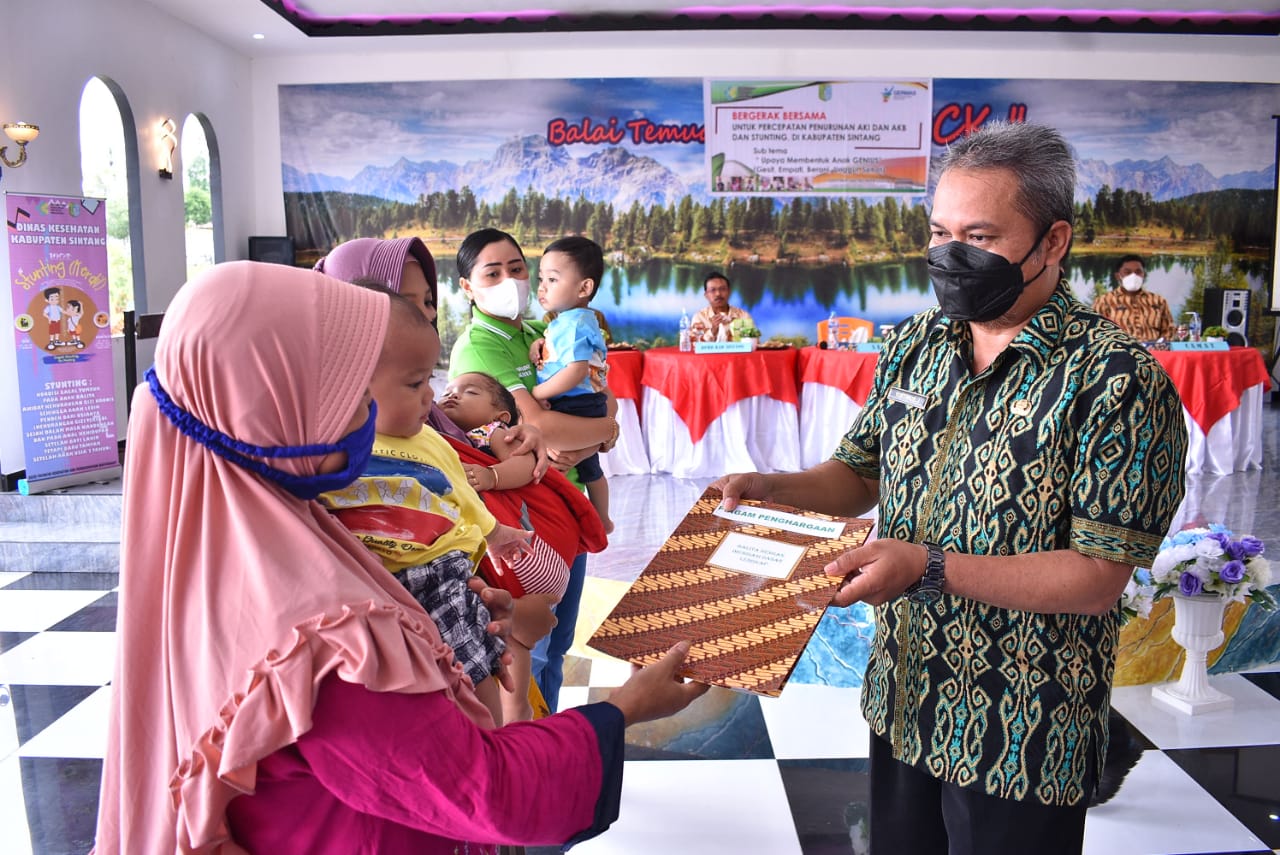 Asisten II bidang Perekonomian dan Pembangunan Sekretariat Daerah Kabupaten Sintang, Yustinus J