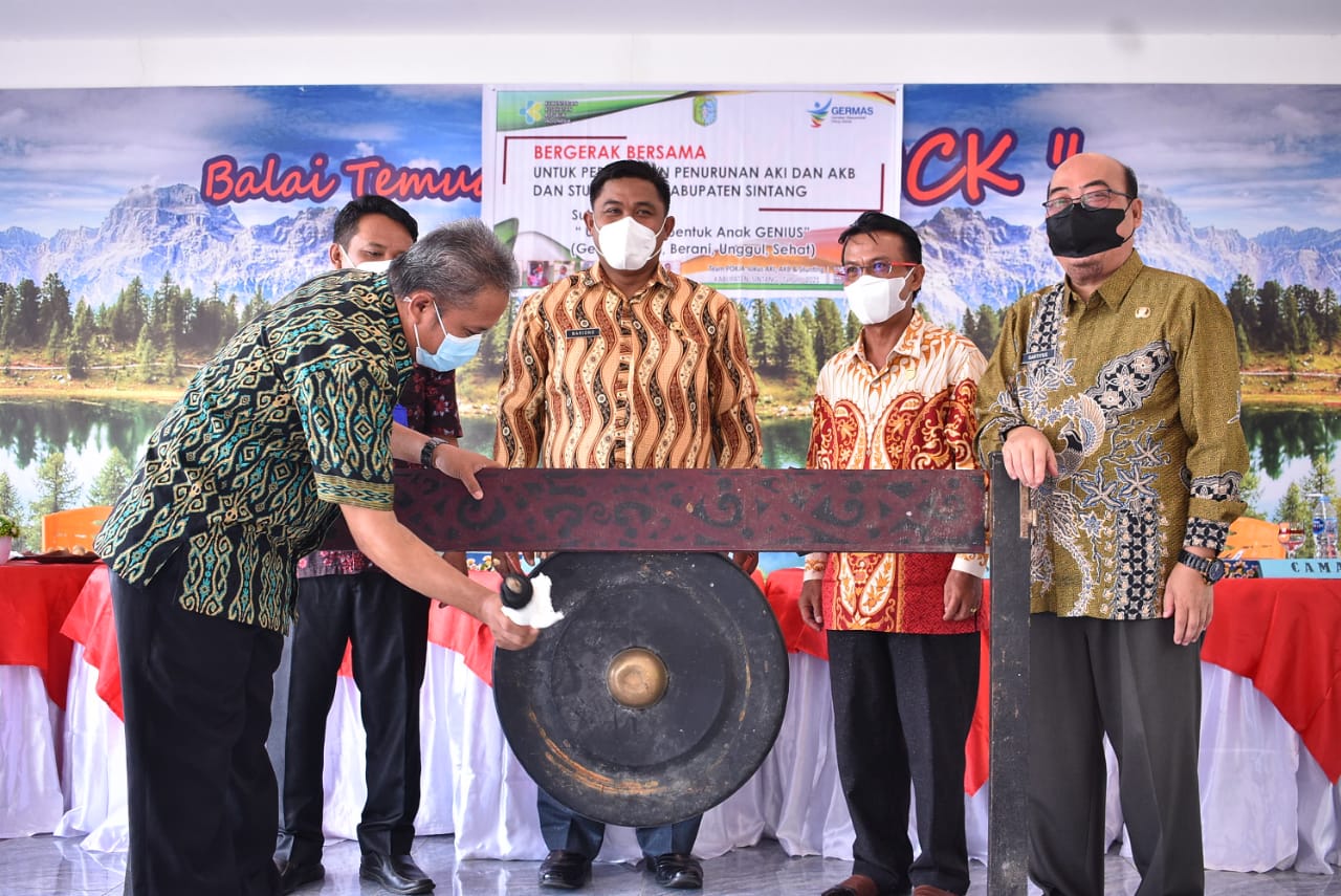 Asisten II bidang Perekonomian dan Pembangunan Sekretariat Daerah Kabupaten Sintang, Yustinus J 