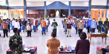 Keterangan foto: Pemerintah Daerah Kabupaten Sintang menggelar kegiatan deklarasi damai bersama lintas tokoh agama, tokoh adat, dan tokoh masyarakat se-Kabupaten Sintang, Jumat (10/09/2021) sore di Pendopo Bupati Sintang. (Istimewa)