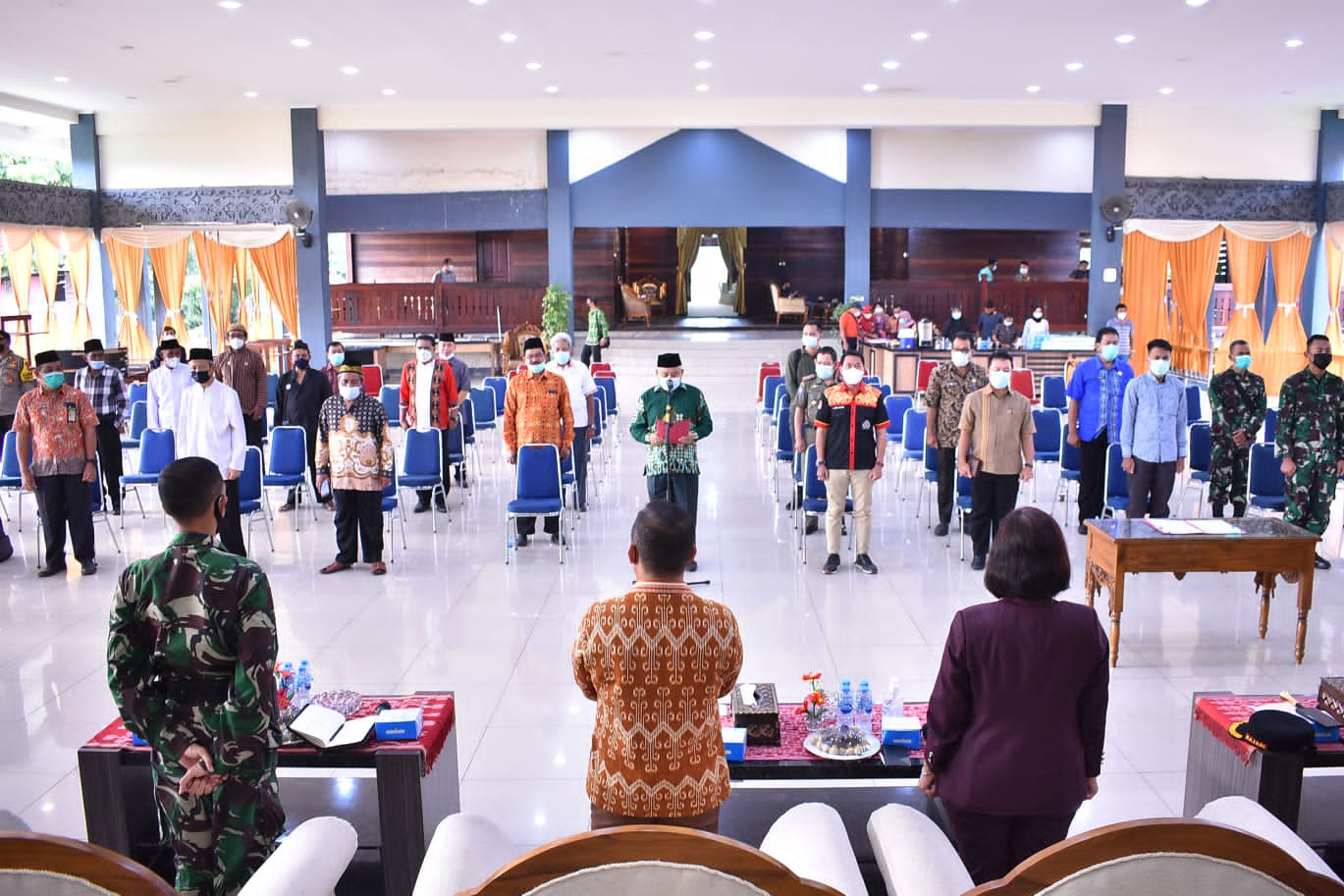 Keterangan foto: Pemerintah Daerah Kabupaten Sintang menggelar kegiatan deklarasi damai bersama lintas tokoh agama, tokoh adat, dan tokoh masyarakat se-Kabupaten Sintang, Jumat (10/09/2021) sore di Pendopo Bupati Sintang. (Istimewa)