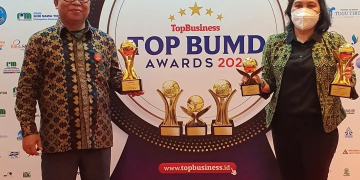 Penghargaan tersebut diterima oleh Dewan Pengawas Perumda Air Minum Tirta Senentang, Helmi, yang juga Kepala Bagian Pengadaan Barang dan Jasa Sekretariat Daerah Kabupaten Sintang