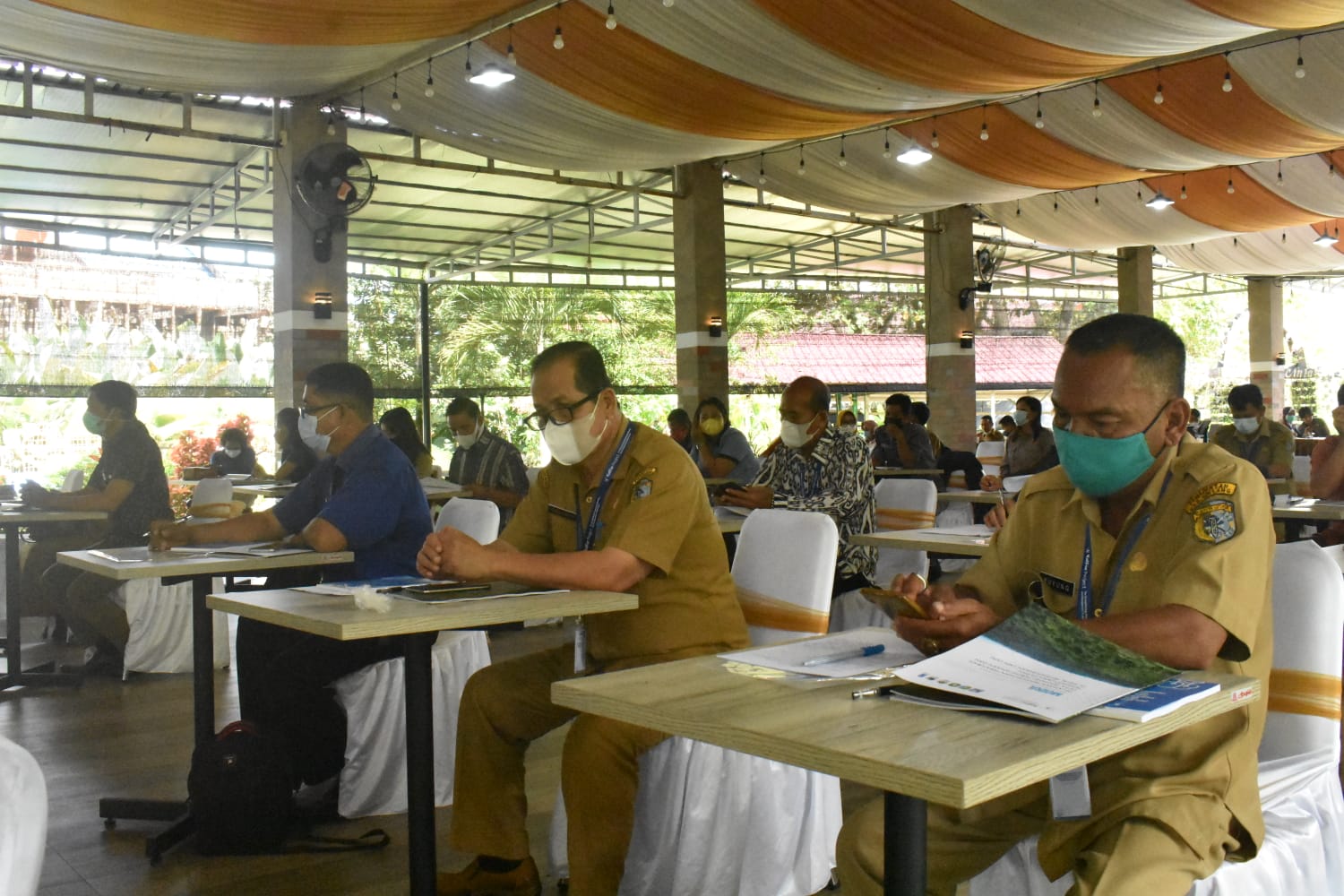 Training of Trainer Penyusunan Peraturan Desa Tentang Perencanaan dan Pengelolaan Areal Berhutan di Area Penggunaan Lain di Kabupaten Sintang, Senin (13/09/2021),