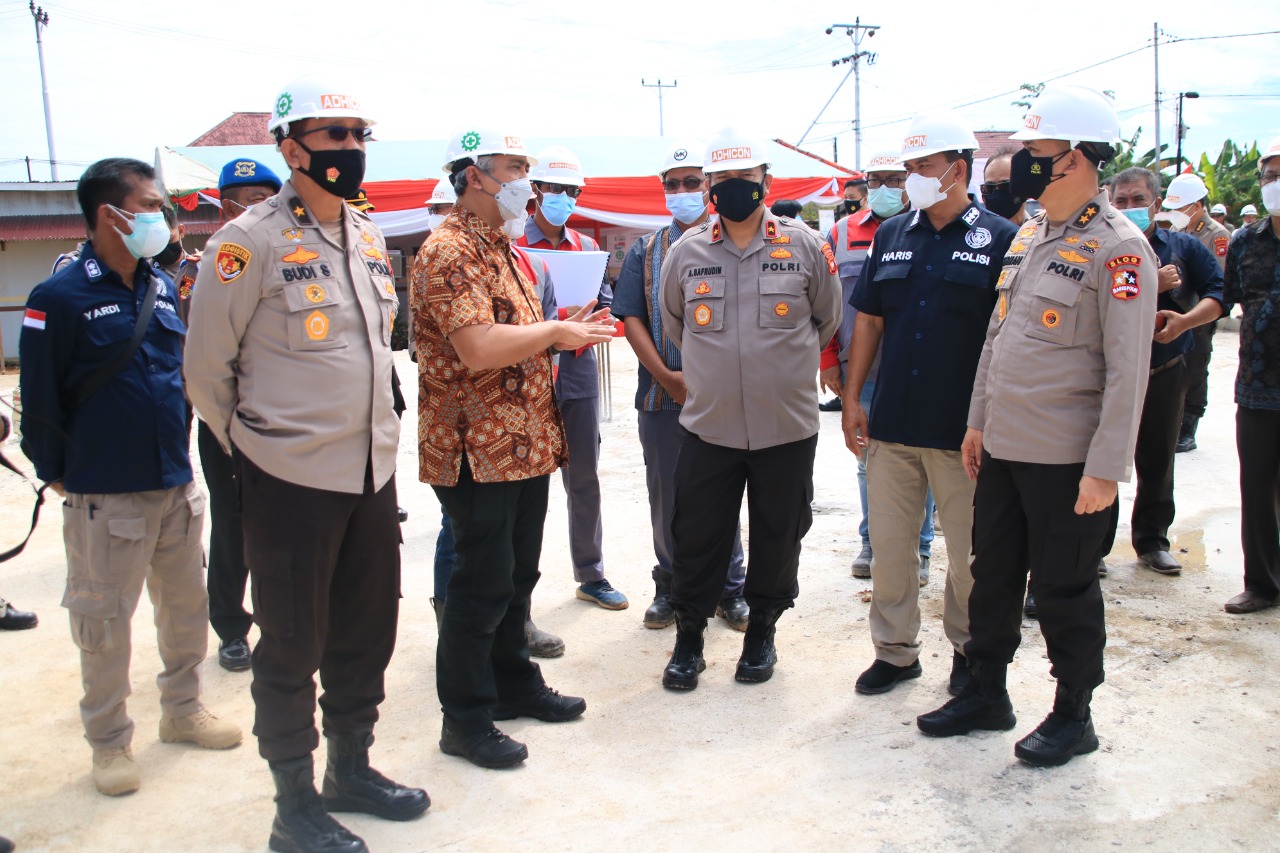 Asisten Logistik (Aslog) Kapolri Irjen Pol Firman Santyabudi bersama Tim Logistik Polri meninjau proses pembangunan gedung Laboratorium Forensik (Labfor) di Kubu Raya, Kalbar, Kamis (16/09/2021).