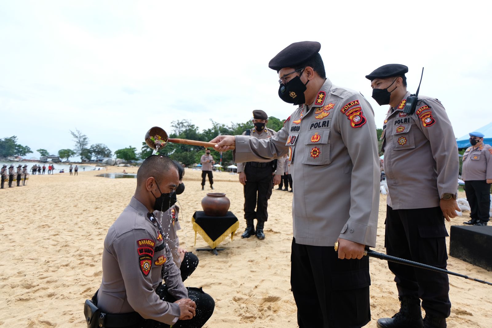 Kapolda Kalbar, Irjen Pol Sigid Tri Hardjanto memimpin upacara penutupan Latihan Peningkatan Kemampuan dan Pembinaan Tradisi Bintara Remaja Dit Samapta Polda Kalbar tahun 2021, Sabtu (18/09/2021).