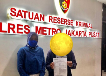 Korban terduga bully dan pelecehan seksual, MS, didampingi perwakilan dari KPI Pusat, saat melapor ke Polres Metro Jakarta Pusat, pada Rabu (01/09/2021) tengah malam hingga Kamis (02/09/2021) kemarin. (Istimewa)