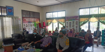 Kepala BNN Kota Singkawang, Kompol Toto Budi, bersama aparat kepolisian, melakukan sosialisasi penanganan dan pengendalian bahaya Narkoba di lingkungan Kelurahan Sekip Lama, Kecamatan Singkawang Tengah, pada Rabu (15/09/2021 ).