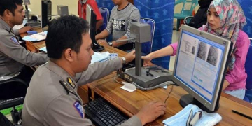 Keterangan foto: Proses pembuatan SIM di kantor polisi. (Ilustrasi/Istimewa)