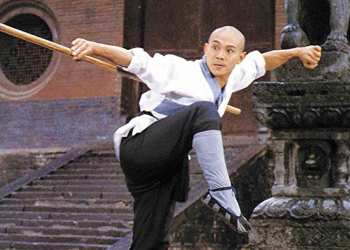 Jet Li saat berperan di salah satu filmnya. (Istimewa)