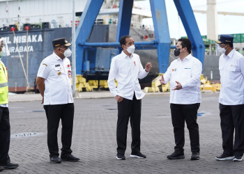 Keterangan foto: Menteri BUMN Erick Thohir saat berbincang dengan Presiden Joko Widodo dalam sebuah kesempatan. (Dok.bumn.go.id/Istimewa)