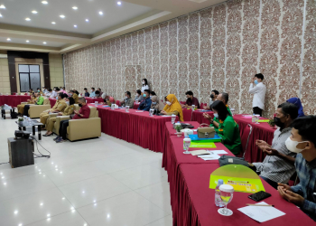 Keterangan foto: DPMPTSP Sintang gelar bimtek bagi para pelaku usaha di Sintang. (Istimewa)