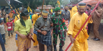 Baginda Diraja Amantubillah, Mardan Adi Wijaya untuk melakukan ziarah ke makam Raja Opu Daeng Manambon Mempawah, di Dusun Sebukit Rama, Desa Pasir, Kecamatan Mempawah Hilir, Kabupaten Mempawah, Selasa (05/10/2021).