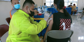 Pelaksanaan vaksinasi kedua di Puskesmas Sungai Kakap, Rabu (06/10/2021). Foto: Syamsul Arifin/Jurnalis.co.id