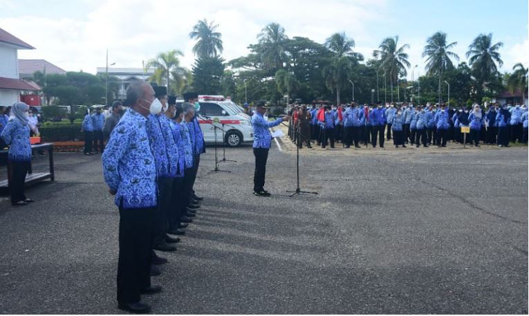 Apel Gabungan di halaman kantor Bupati Ketapang, Senin (13/12/2021). Foto: Prokopim