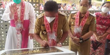 Bupati Sanggau, Paolus Hadi meresmikan Gereja Stasi Jonti, Selasa (22/2/2022). Foto: Ist