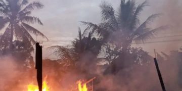 Dua unit rumah di Desa Kuala Dua dilahap api. Foto: Ist