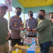 Kapolres Ketapang, AKBP Yani Permana memberi ucapan selamat HPN 2022 kepada wartawan di Sekretariat AJK. Foto: Dokumentasi AJK