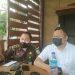 Kasi Intel Kejaksaan Ketapang, Fajar Yulianto (kiri) diwawancara wartawan. Foto:Abdul Salim/Equator Online