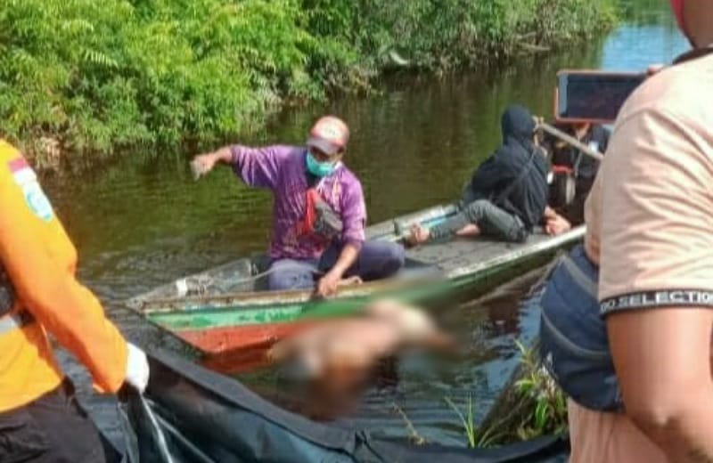 Tim SAR Gabungan menemukan Jenazah Khoirul di Sungai Belangiran, Kecamatan Kendawangan. Foto: Ist