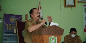 Wabup Sanggau Yohanes Ontot membuka Musrenbang RKPD Tahun 2023 di Kecamatan Toba, Senin (14/2/2022). Foto: Ist