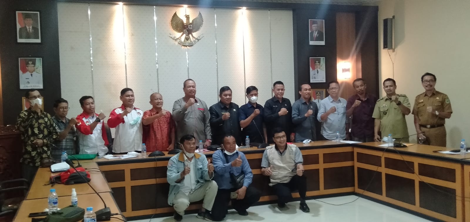 Ketua DPRD Sanggau, Jumadi dan Anggota DPRD lainnya menerima audiensi Panitia Pembentukan Kabupaten Tayan. Foto: Kiram Akbar/Equator Online