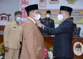 Ketua DPRD Ketapang, Febriadi melantik Muhammad Rijal sebagai Anggota DPRD hasil PAW. Foto: Humpro DPRD