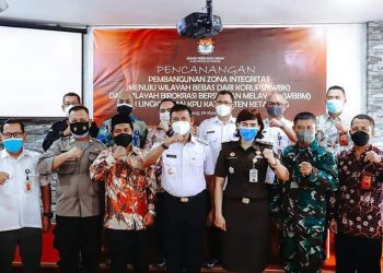 KPU Ketapang mencanangkan zona integritas yang WBK dan WBBM. Foto: Ist