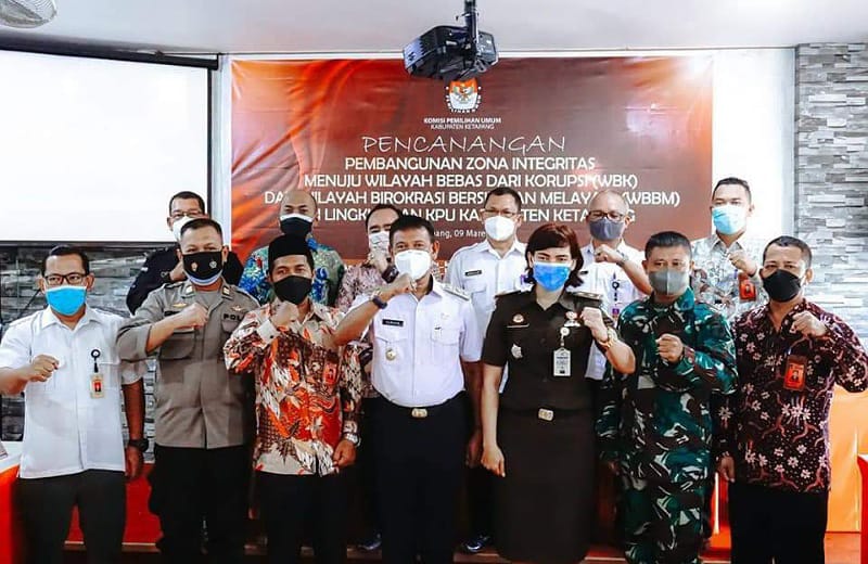 KPU Ketapang mencanangkan zona integritas yang WBK dan WBBM. Foto: Ist