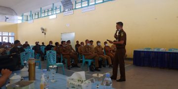 Kejaksaan Negeri Sanggau memberi penataran dan penerangan hukum kepada Kades dan Camat Meliau. Foto: Ist